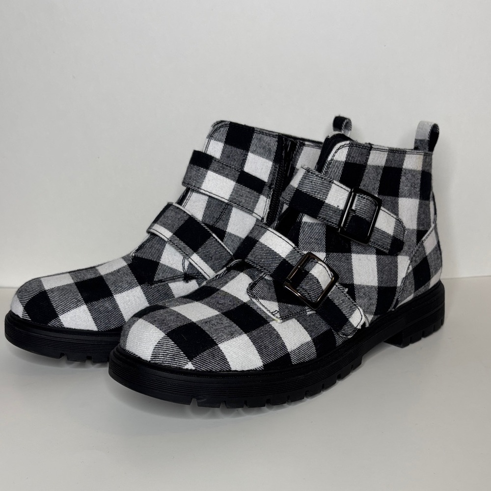 SO size 11 Black and White Plaid Ankle Boots
